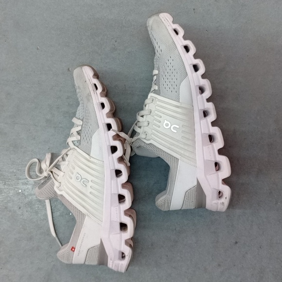 On Cloud Swift sneakers. - Picture 3 of 8